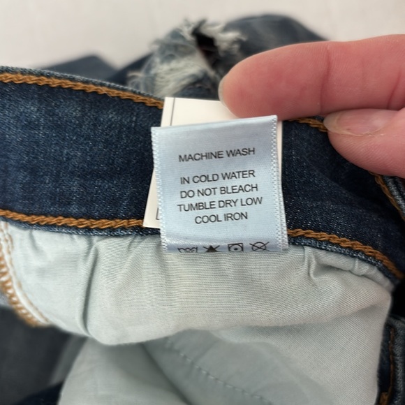 Judy Blue size 11 with patches behind distressingNWT - Picture 10 of 10